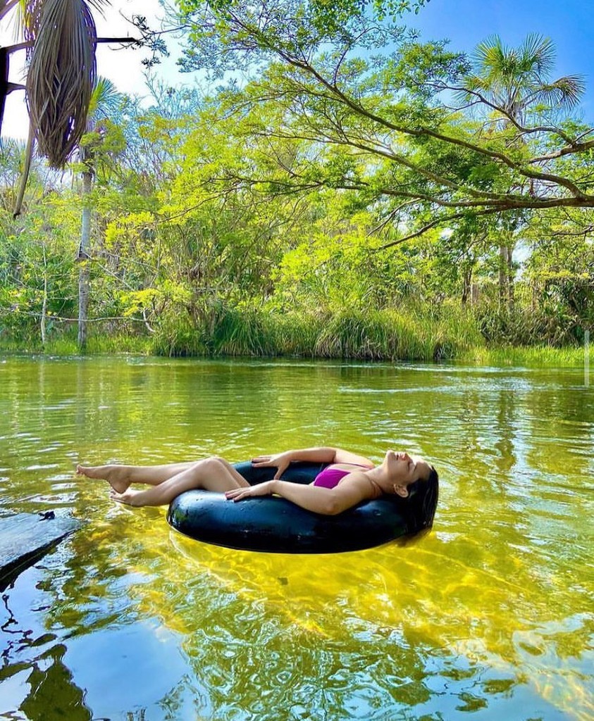 Relaxando na boia em trecho calmo do rio