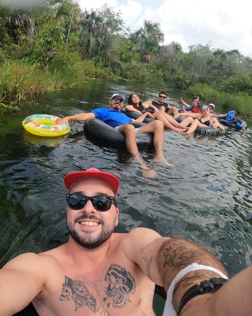 Grupo aproveitando o boia cross no Rio Formiga
