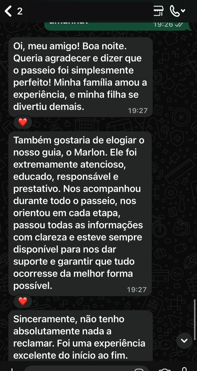 Print de WhatsApp: família elogiando o passeio e o guia Marlon, experiência excelente do início ao fim