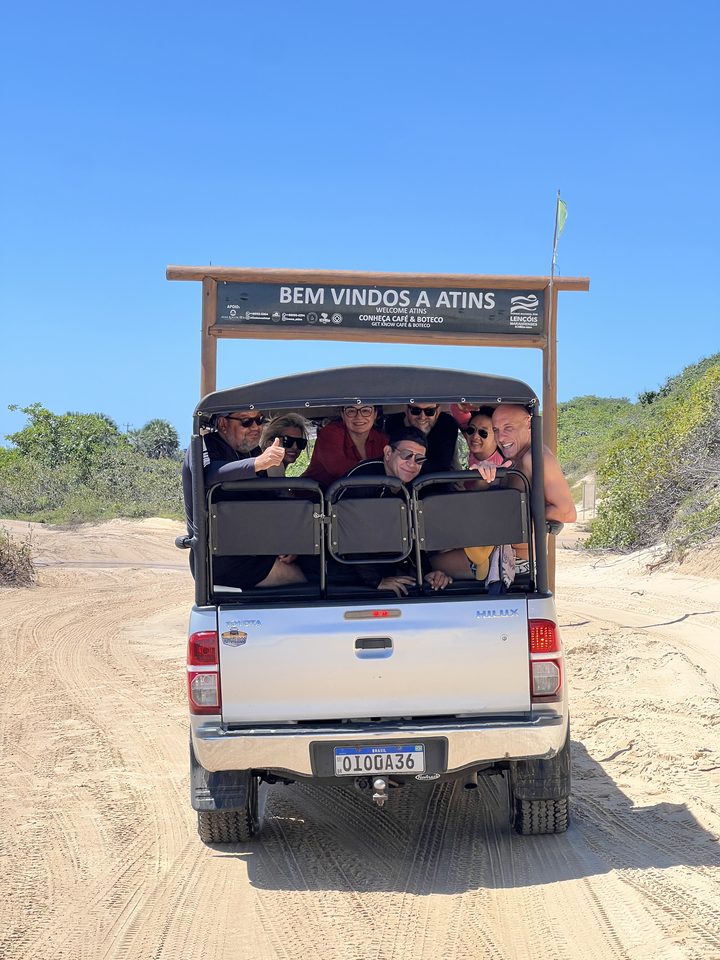 Grupo de clientes no 4x4 chegando em Atins