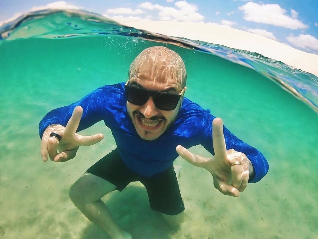 Foto de visitante no fim de tarde na Lagoa Azul