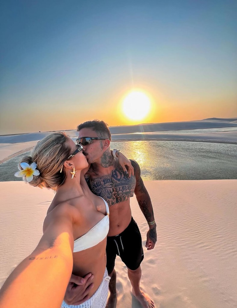 Casal na Lagoa Bonita ao entardecer
