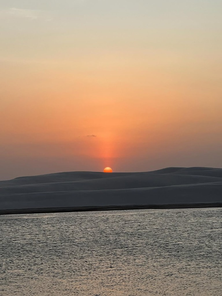Sol se pondo nas dunas da Lagoa Bonita