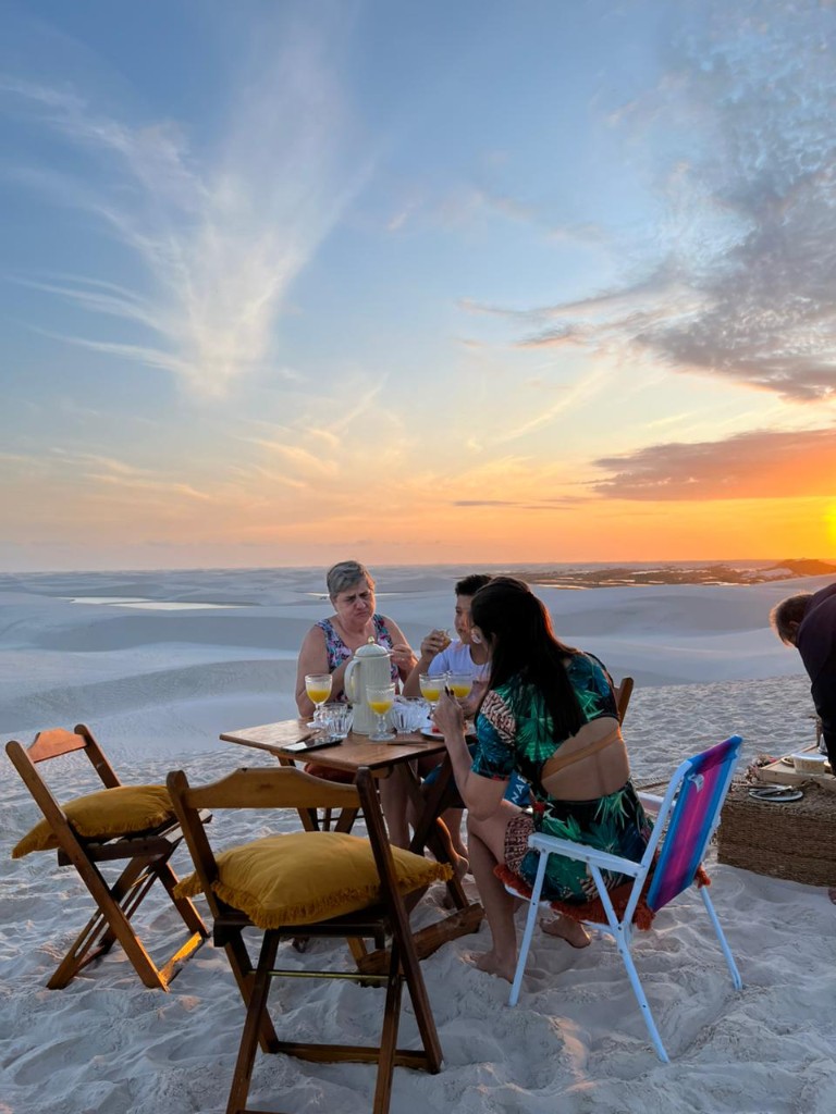 Café da manhã ao nascer do sol nos Lençóis Maranhenses