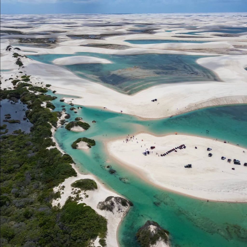 Vista aérea das lagoas dos Lençóis Maranhenses